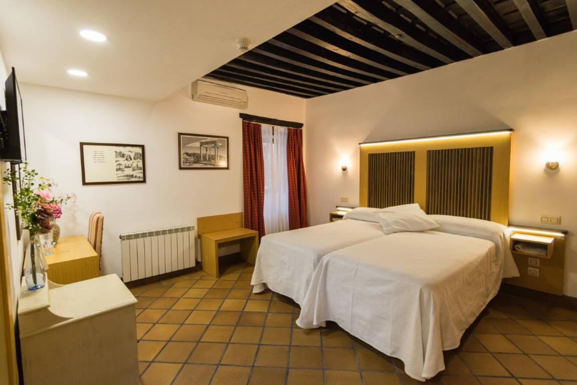 Antika Snoga Hotel Ávila Buitenkant foto